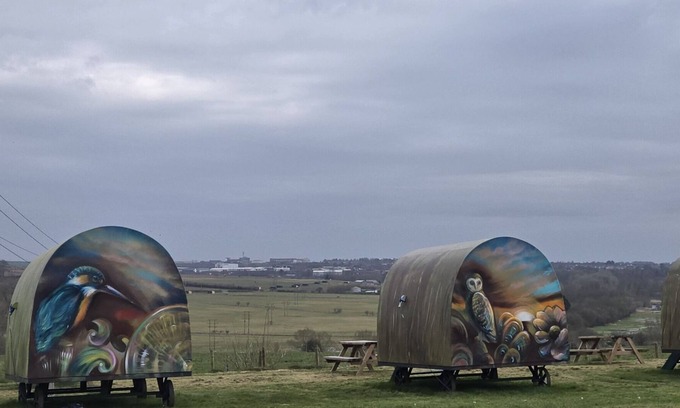 Durrington Cabin | Glamping Pod, Country View & Communal Facility