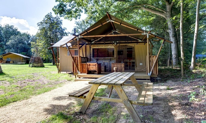 Municipality of Dalfsen House | Glamping Tent in Tranquil Park