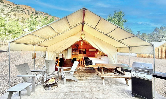 Orderville RV Rental | Cozy Glamping Retreat with Private Bath & Spa Amenities