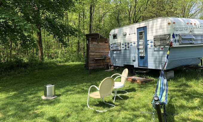 Cranston House | Unique Glamping Experience in a Renovated 1972 Camper