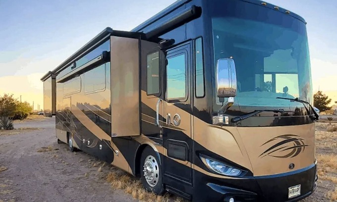 Kipling RV Rental | Pet-Friendly Glamplyfe RV Site in Cambridge Awaits You