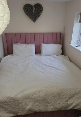 Wolverhampton House | Enjoy Family-Friendly Comfort at Glamshouse - Rated 8.7/10