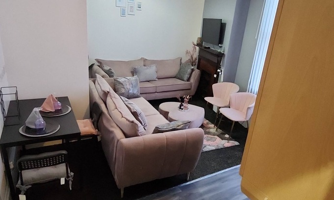Wolverhampton Apartment | Glamshouse Troccadero flat