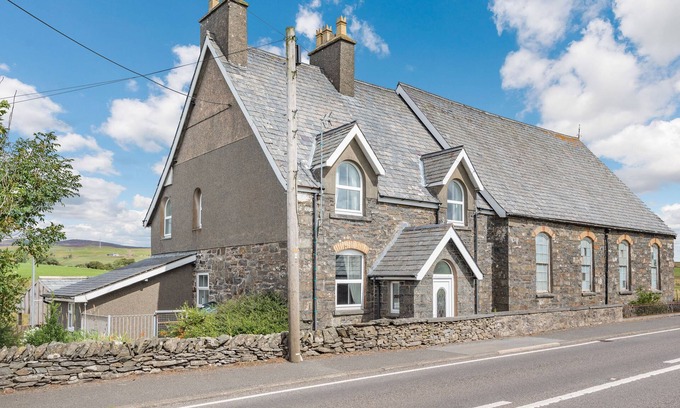 Rhydlydan Cottage | Experience GLAN NUG: Pet-Friendly Getaway with Cozy Fire