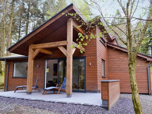Beddgelert House | Pet-Friendly Retreat at Glan-y-gors - 5-Star Experience