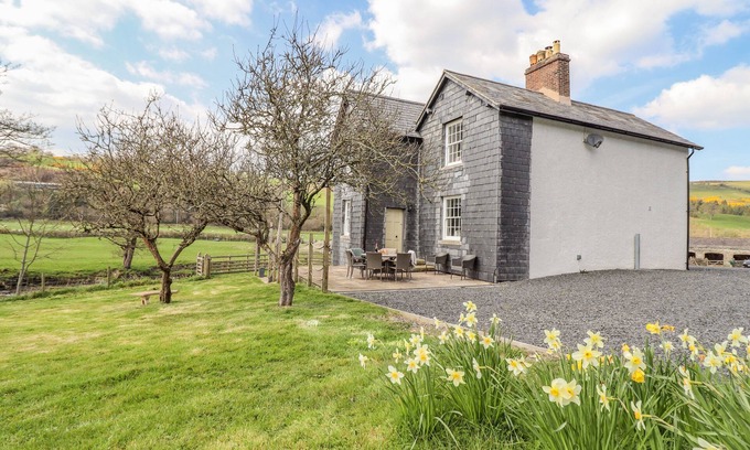 Abergele Cottage | Glan Y Gafon: Pet-Friendly Holiday Cottage in Llangernyw