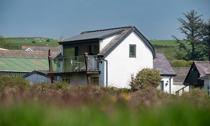 Cylch-Y-Garn Cottage | Glan Yr Afon - sleeps 5 guests in 3 bedrooms