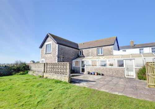 Southerndown Apartment | Discover Glanhafren: Family & Pet Friendly Getaway