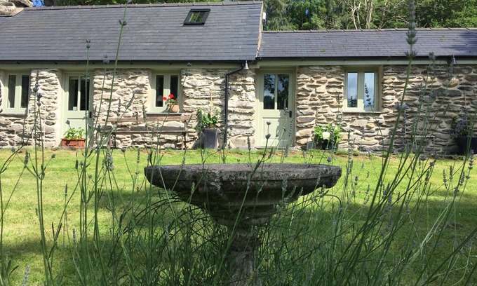 Betws-Y-Coed House | Discover Glanrhyd Snowdon Cottage: Pet-Friendly Retreat