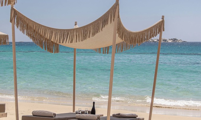 Plaka House | Glaronissi Beach: Ocean View Getaway with Family-Friendly Perks