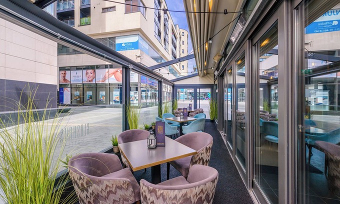 Tallaght Hotel | Exceptional Glashaus Hotel: Family-Friendly with Great Amenities