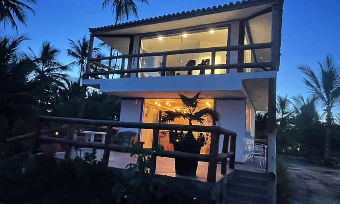 Itacare House | Relaxing Retreat: Jacuzzi on the Sand with Gourmet Dining