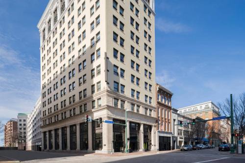 Downtown Hotel | Elegant Glass Light Hotel & Gallery: 4-Star Comfort Awaits