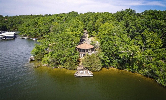 Village of Four Seasons Villa | Experience Glass Octagon: Waterfront Villa at Lake of Ozark