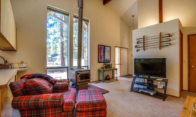Black Butte Ranch House | Discover Glaze Meadow 7: Family-Friendly with Pool & Hot Tub