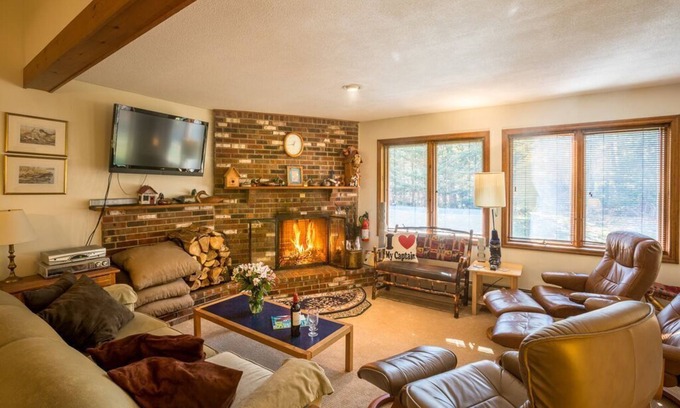 Killington House | Perfect Glazebrook F5 Townhome Near Snowshed & Nightlife