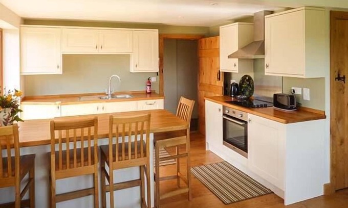Coed-Y-Paen Cottage | Glebe Farm Cottage: Guest Rated 10/10 with Family Amenities
