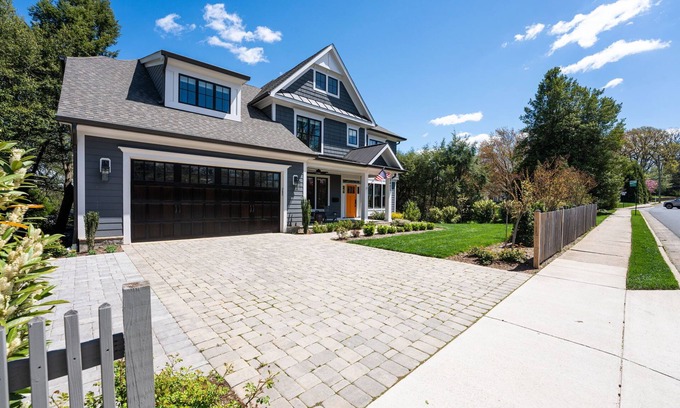 Arlington House | Glebe Getaway House: Pet-Friendly Retreat with Spa & Hot Tub