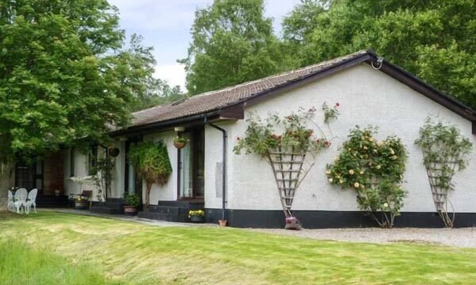 Beauly Cottage | Discover Glen Affric View: Family-Friendly Retreat in Cannich