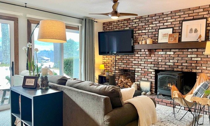 Bartlett Condo | Mountain View Glen Condo: Walk to Story Land & Relaxing Pool