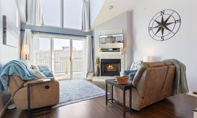 Camdenton Condo | Glen Haven: Lake View Room with Heated Pool & Playground