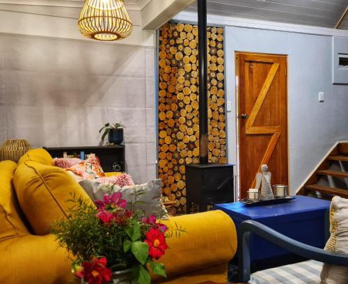 Himeville House | Glen Islay Cottage: Family-Friendly Stay with Breakfast Included