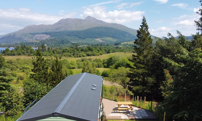 Taynuilt House | Glen View: Breathtaking Alpine & Loch Views Awaits You