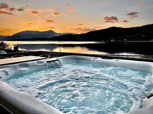 West Laroch House | Relaxing Glenachulish Bay Retreat with Hot Tub & Ocean Views