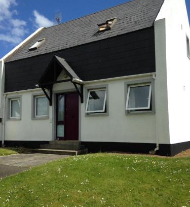 Courtown House | Cozy Two-Bedroom Cottage with Family-Friendly Amenities