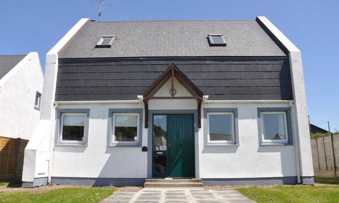 Courtown House | Inviting Glenbeg Point Holiday Homes – 9/10 Guest Rated Escape