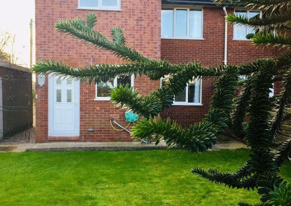 Nantwich House | Cozy Glenbrae House: 3 Bedrooms with Countryside Views