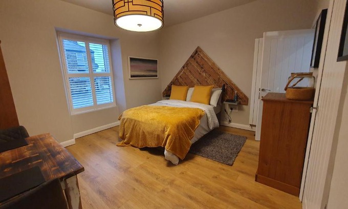 Sheffield House | Premier Stay at Glencoe Road with Complimentary Breakfast