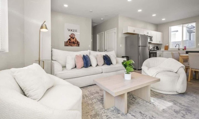 Peoria Apartment | Glendale Comfort Stay Pool 2B2B Free Parking