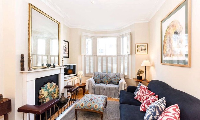 Thamesfield House | Ocean View Retreat at Glendarvon Street | Family-Friendly Stay