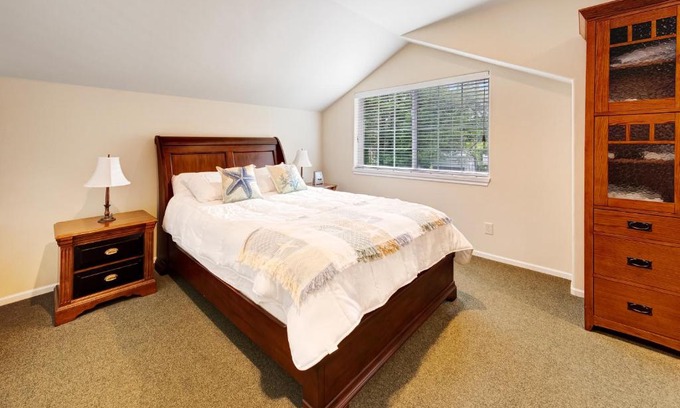 Gleneden Beach House | Pet-Friendly Gleneden Beach Escape with Hot Tub Access