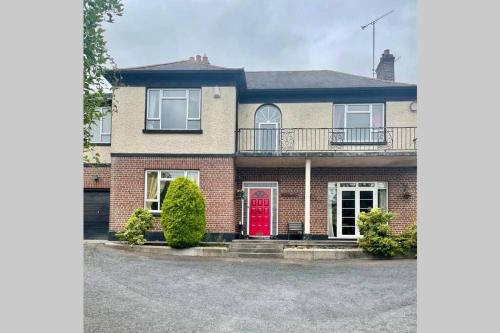 Castleblayney House | Guest Rated: Glenmount Castleblayney - Family-Friendly Stay