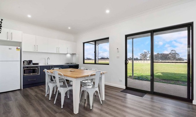 Forest Reefs House | Glenowrie Cottage - Family-Friendly Retreat Near Cadia