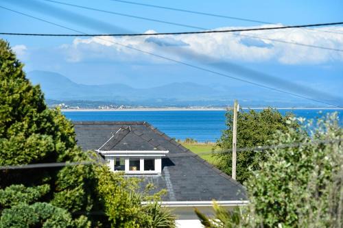 Llanbedrog House | Family-Friendly Retreat at Glenside for Memorable Getaways