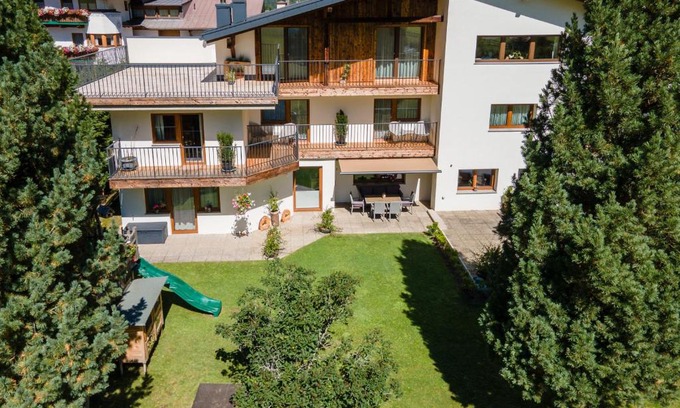 Sankt Leonhard im Pitztal House | Charming Gletscher-Landhaus Brunnenkogel with Hot Tub Access