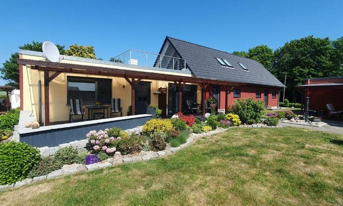 Poseritz Apartment | Glewitz Am Alten Fährhaus: Oceanfront Getaway with Kitchen