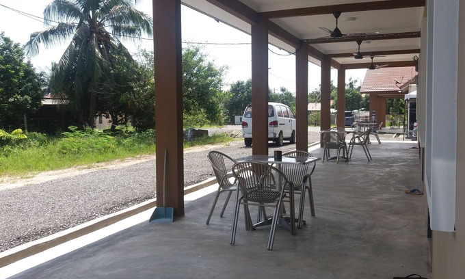 Sepang House | Highly Rated GLG KLIA Transit House with Dining & Family Perks