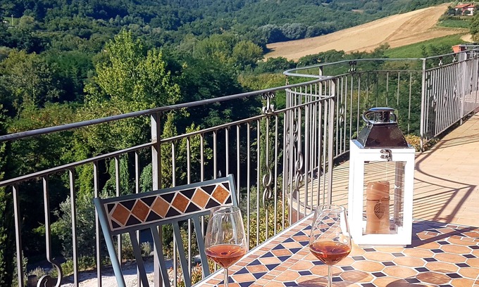 Montepulciano Apartment | Gli Alberi: Apartment with Terrace & Free WiFi - Rated 10/10