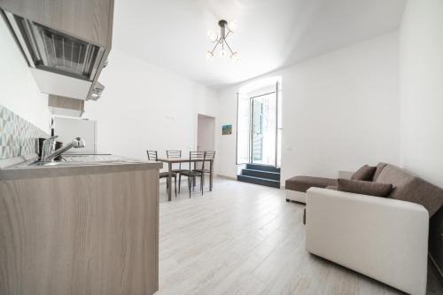 Rezza Apartment | Discover Gli appartamenti della Fra: 4-Star Family Retreat