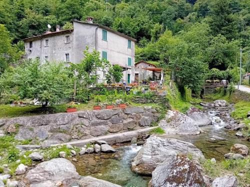 Stazzema House | Gli Orti di Mulina: Family-Friendly Retreat with Parking