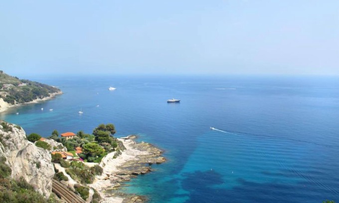 Ventimiglia Apartment | Oceanfront Retreat at Gli Smeraldi with Spa and Breakfast