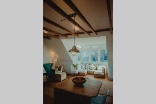 Cromer Apartment | Discover Glide Surf Casa: Oceanfront Retreat with 9.6/10 Rating
