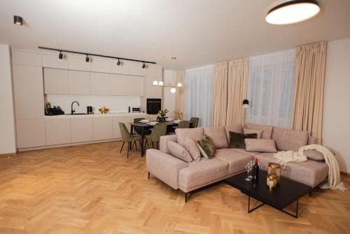 Gliwice Apartment | Stylish Gliwice Dickensa 36A Condo - Family Friendly Stay