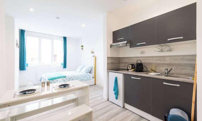 Saint-Quentin Hotel | Budget-Friendly GLM Residences 1 with Kitchen & Breakfast