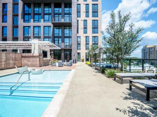 Reston Apartment | Pet-Friendly Global Luxury Suites at Reston Town Center