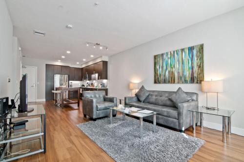 Shoreline West Apartment | Cozy Global Luxury Suites: Pet-Friendly Escape in Downtown